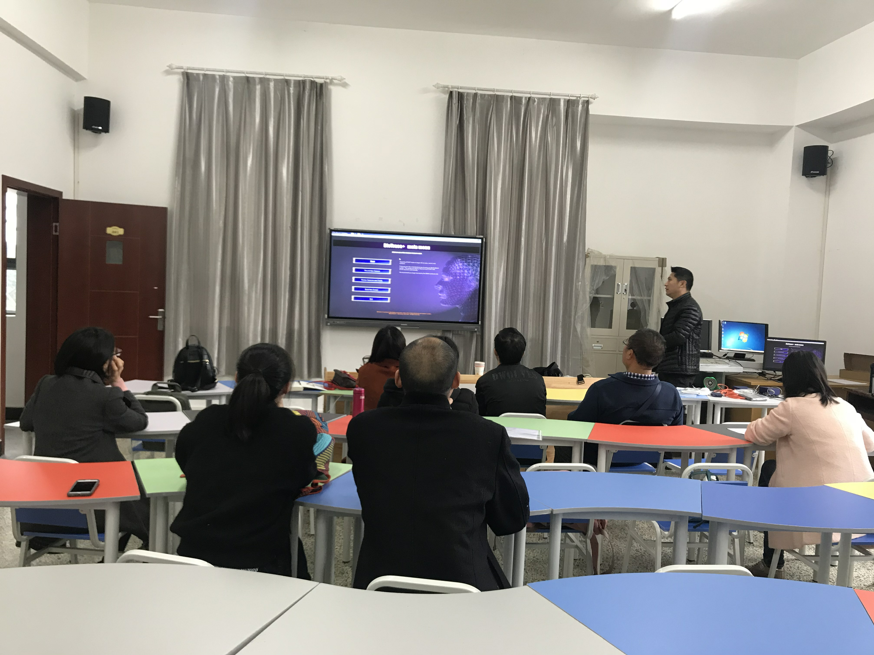 教科学院心理学系组织教师进行生物反馈仪使用培训