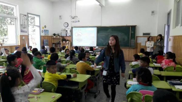 (图片3)教科学院2016级小教专业进行实践教学周.jpg