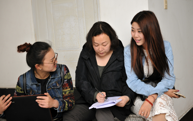 1512462602539618.jpg 指导学生毕业论文_编辑.jpg